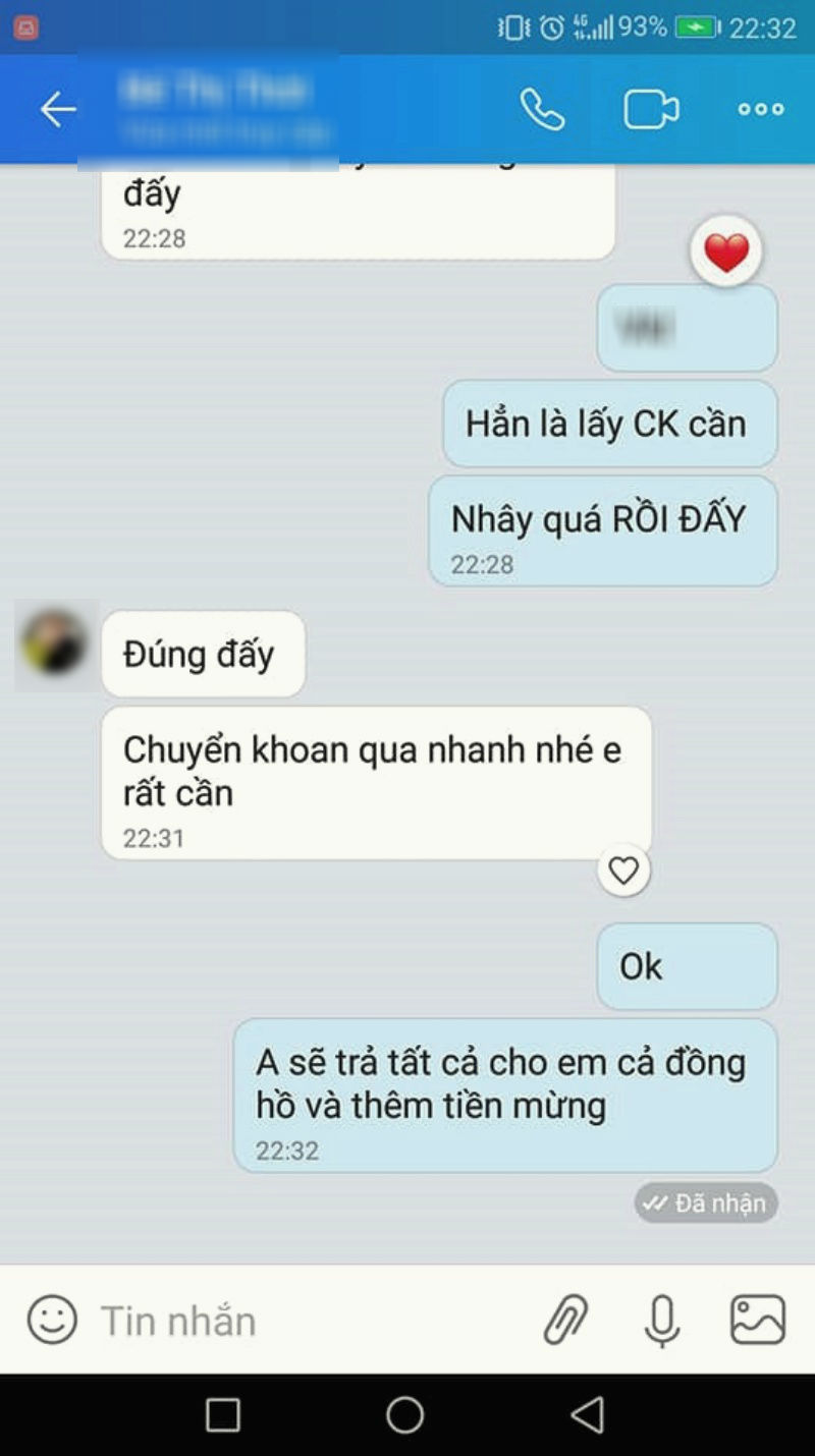 Cuối cùng anh chàng quyết định trả lại cả tiền lẫn đồng hồ kèm tiền mừng đám cưới.