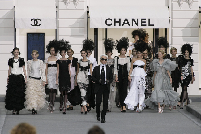 15 show diễn huyền thoại của Chanel dưới thời Karl Lagerfeld khiến giới mộ điệu thổn thức 0