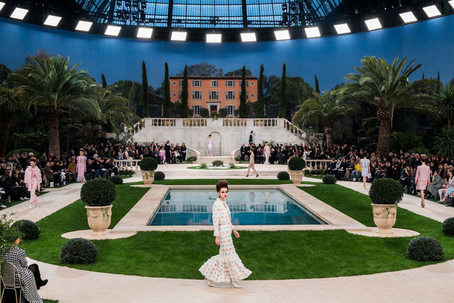 15 show diễn huyền thoại của Chanel dưới thời Karl Lagerfeld khiến giới mộ điệu thổn thức 1