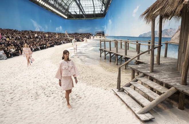 15 show diễn huyền thoại của Chanel dưới thời Karl Lagerfeld khiến giới mộ điệu thổn thức 4