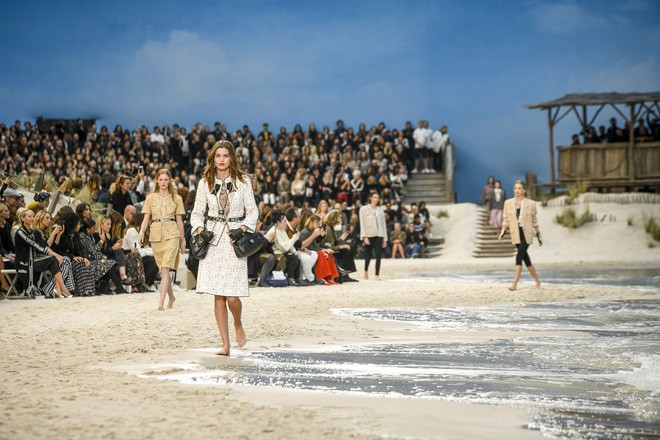 15 show diễn huyền thoại của Chanel dưới thời Karl Lagerfeld khiến giới mộ điệu thổn thức 5