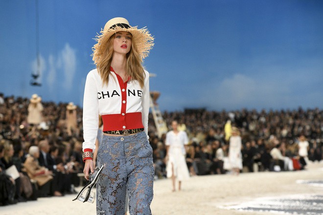 15 show diễn huyền thoại của Chanel dưới thời Karl Lagerfeld khiến giới mộ điệu thổn thức 6