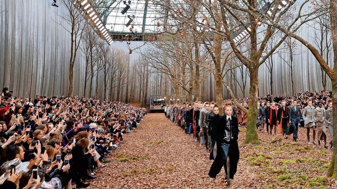 15 show diễn huyền thoại của Chanel dưới thời Karl Lagerfeld khiến giới mộ điệu thổn thức 9