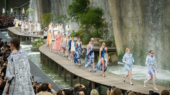 15 show diễn huyền thoại của Chanel dưới thời Karl Lagerfeld khiến giới mộ điệu thổn thức 14