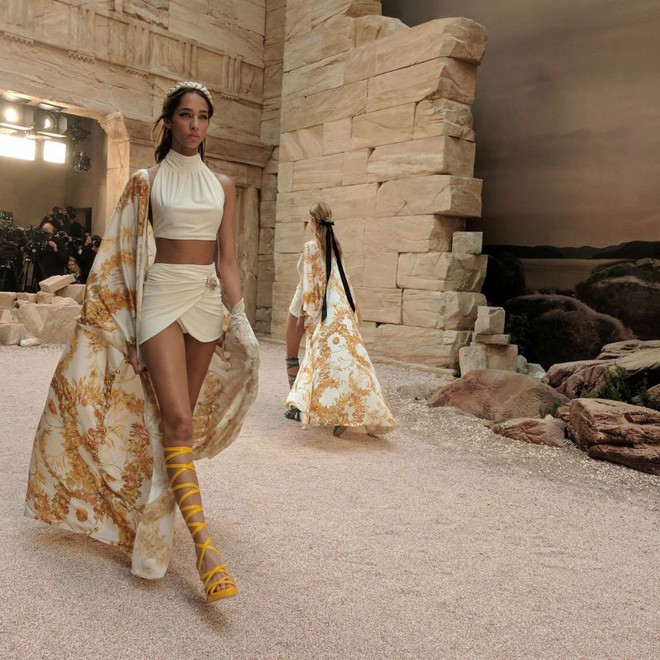 15 show diễn huyền thoại của Chanel dưới thời Karl Lagerfeld khiến giới mộ điệu thổn thức 18