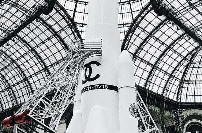 15 show diễn huyền thoại của Chanel dưới thời Karl Lagerfeld khiến giới mộ điệu thổn thức 22