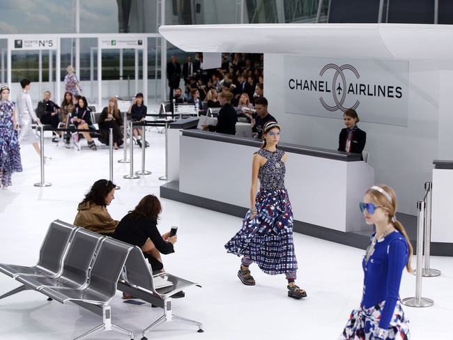15 show diễn huyền thoại của Chanel dưới thời Karl Lagerfeld khiến giới mộ điệu thổn thức 27