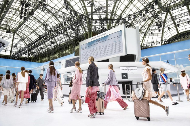 15 show diễn huyền thoại của Chanel dưới thời Karl Lagerfeld khiến giới mộ điệu thổn thức 31