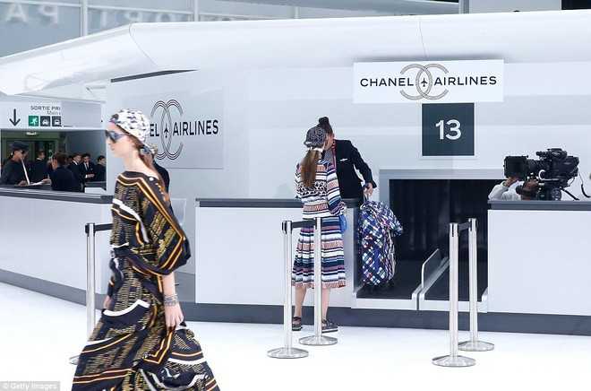 15 show diễn huyền thoại của Chanel dưới thời Karl Lagerfeld khiến giới mộ điệu thổn thức 30