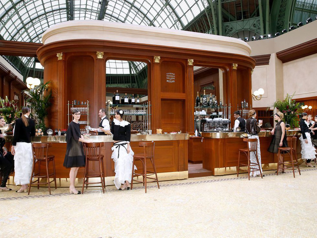 15 show diễn huyền thoại của Chanel dưới thời Karl Lagerfeld khiến giới mộ điệu thổn thức 32