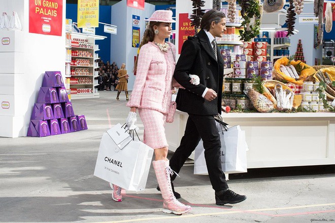 15 show diễn huyền thoại của Chanel dưới thời Karl Lagerfeld khiến giới mộ điệu thổn thức 47