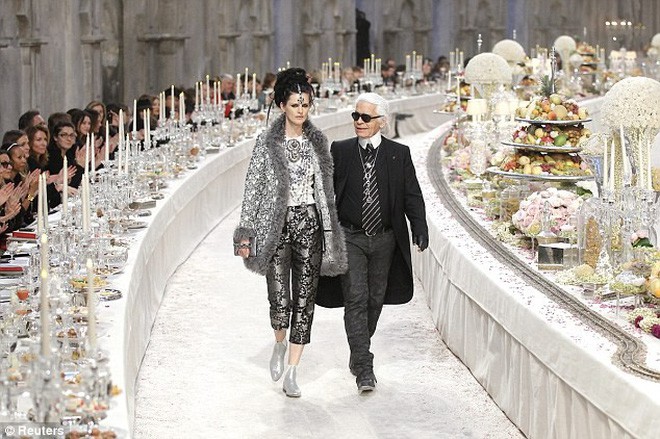 15 show diễn huyền thoại của Chanel dưới thời Karl Lagerfeld khiến giới mộ điệu thổn thức 49