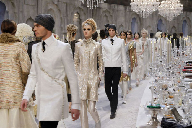 15 show diễn huyền thoại của Chanel dưới thời Karl Lagerfeld khiến giới mộ điệu thổn thức 48