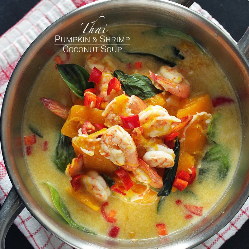Canh bí đỏ nấu tôm