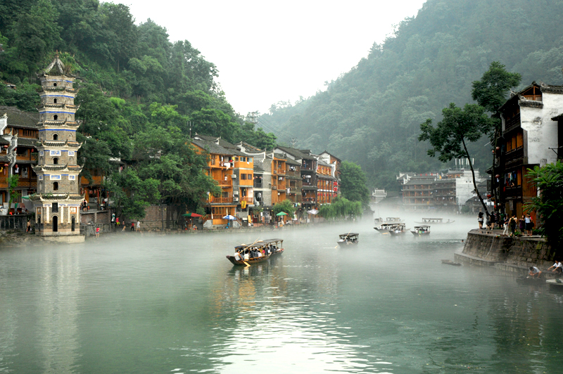 Máy bay là phương tiện di chuyển đến thị trấn nhanh nhất 