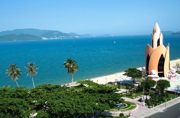 Đặt vé máy bay đi Nha Trang và chuẩn bị hành trình khám phá những thiên đường du lịch ấn tượng nhất Việt Nam. (Ảnh: Internet)