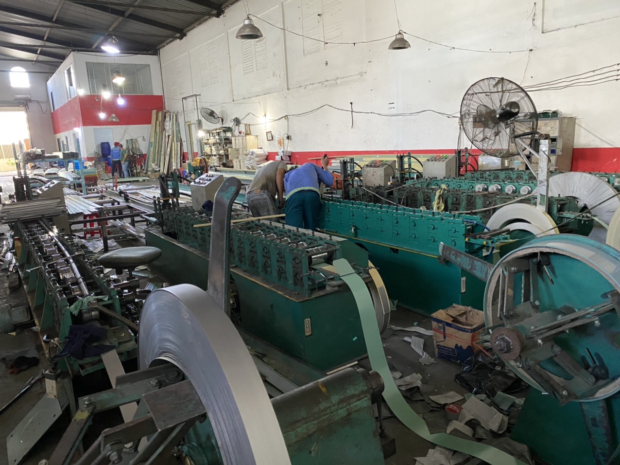 Máy sản xuất cửa cuốn – cửa kéo
