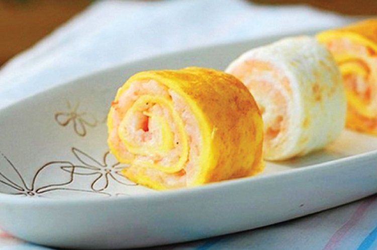 Món trứng chiên cuộn tôm hấp