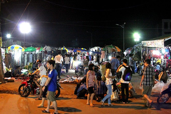 Chợ đêm làng đại học - Chợ đồ si Thủ Đức