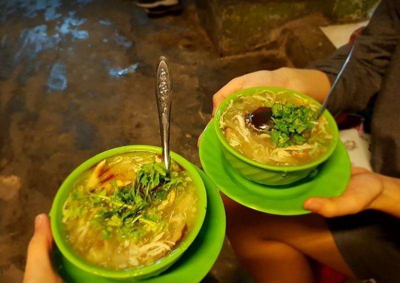 Ẳn gì ở quận 1 Sài Gòn? Các quán ăn ngon rẻ ở quận 1. Súp cua nhà thờ Đức Bà