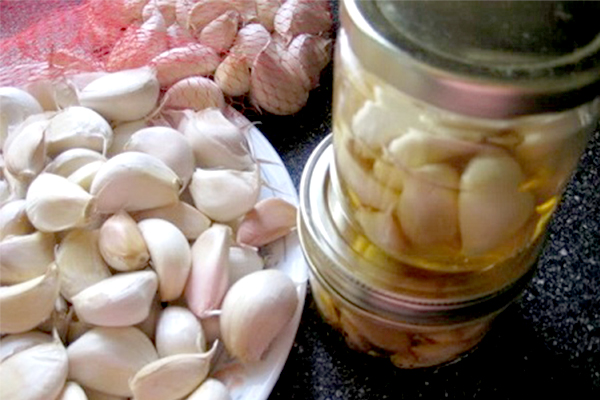 Bước 1 Sơ chế tỏi Rượu tỏi