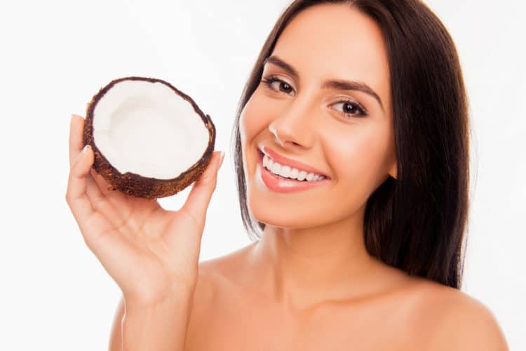 Dầu dừa rất tốt cho răng, cho một hơi thở thơm mát