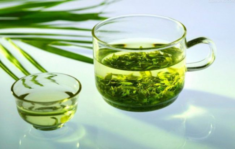 Không nên uống nước lá đinh lăng thường xuyên trong thời gian dài, chỉ uống khi trị bệnh