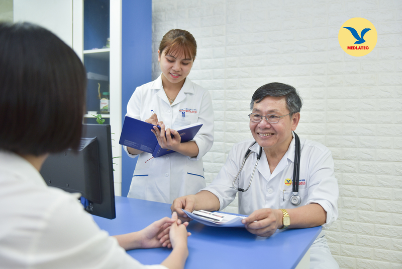 Tư vấn tâm lý là quan trọng với người bị hội chứng sợ lỗ quá mức