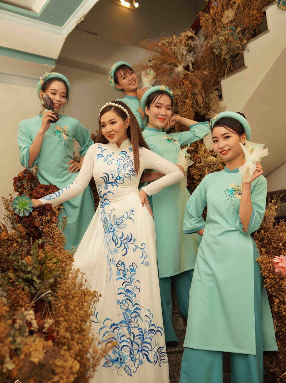 Chọn áo dài cưới cho cô dâu có dáng người thấp