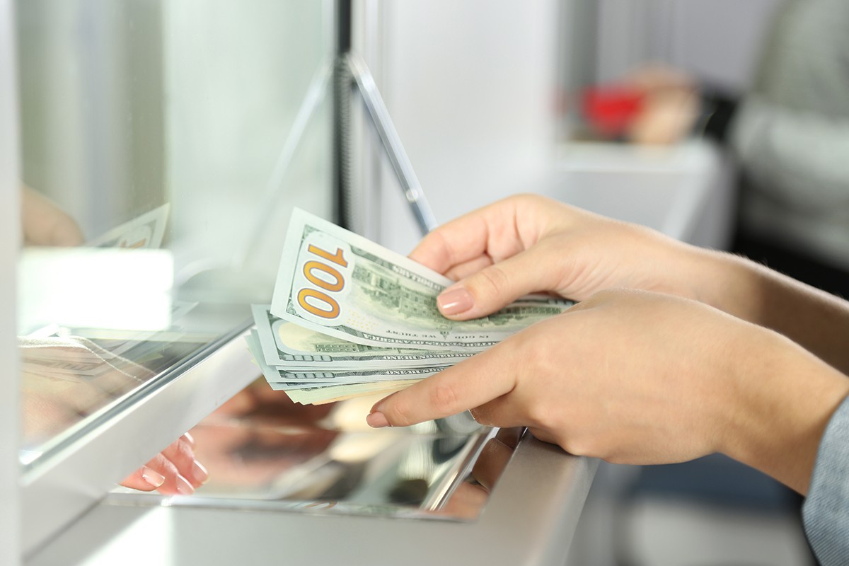 Giá USD áp sát mốc 24.000 đồng trên thị trường tự do | Tiền tệ