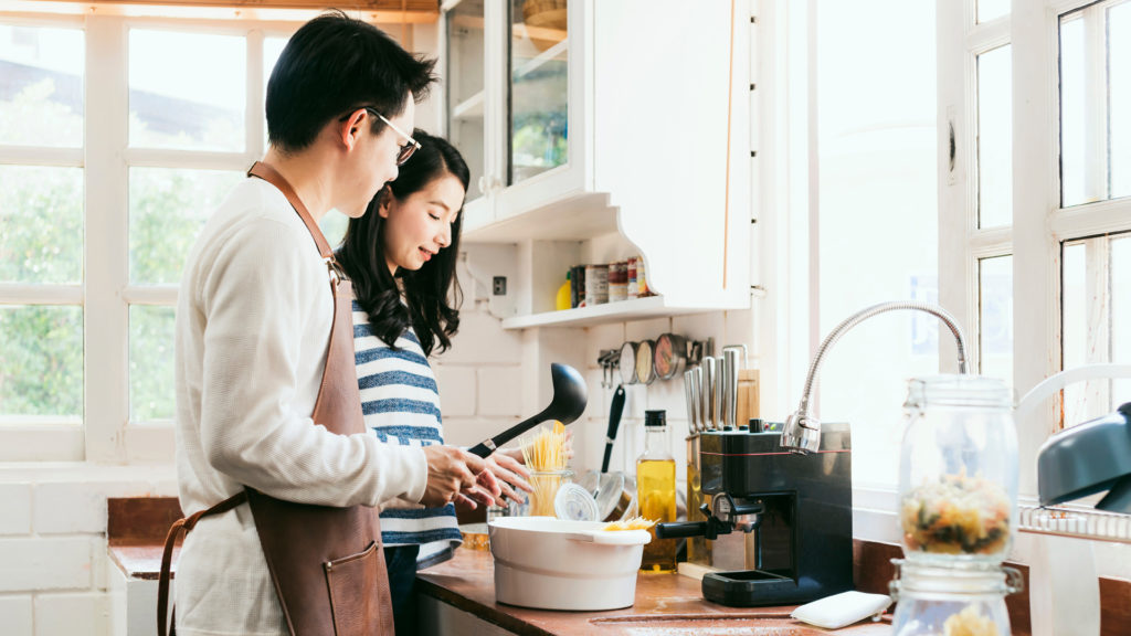 Quà tặng bạn gái ngày sinh nhật - nấu một bữa ăn ngon