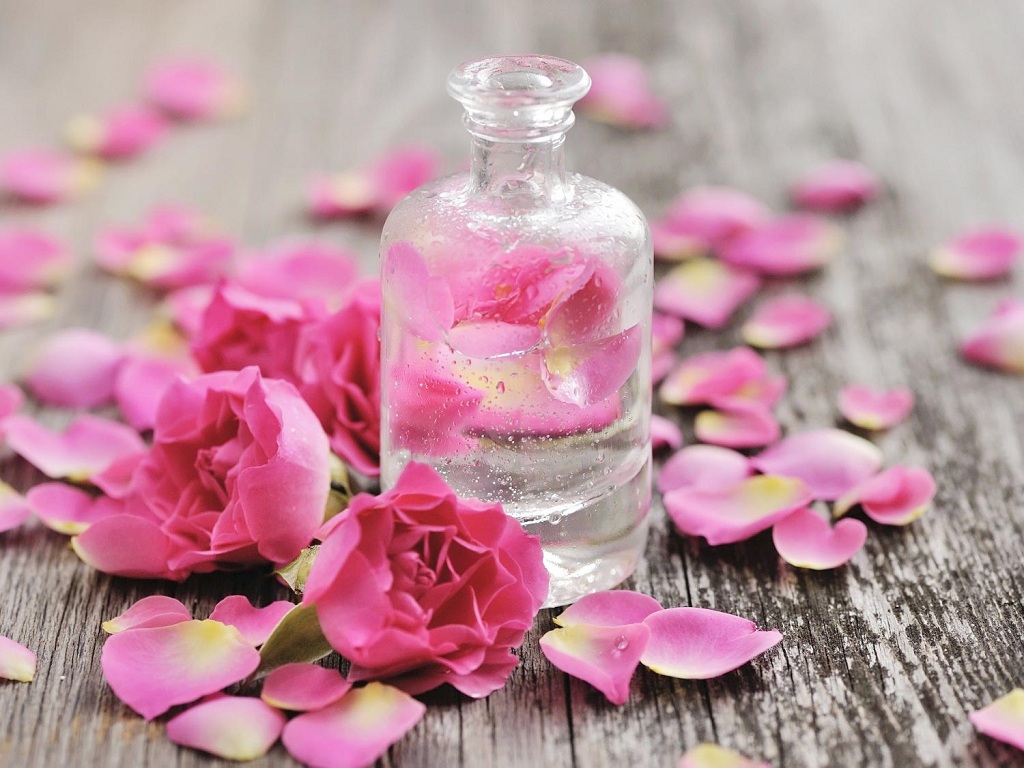 Nước hoa hồng không cồn