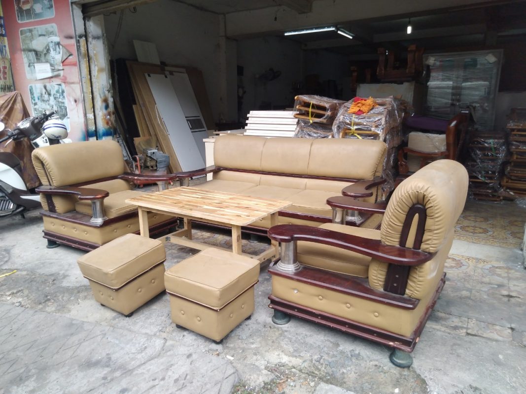 Cửa hàng bán bàn ghế cũ tại TPHCM 3