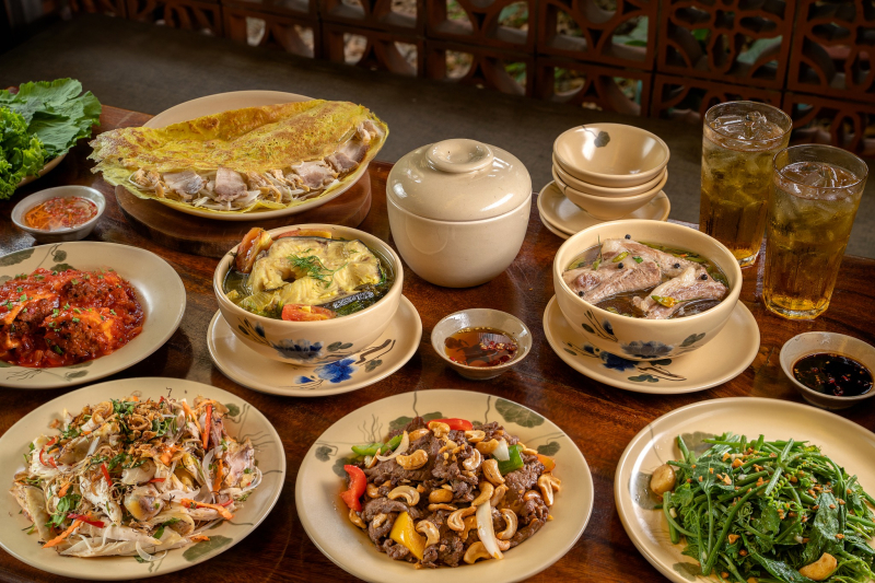 cơm trưa văn phòng quận 1-2