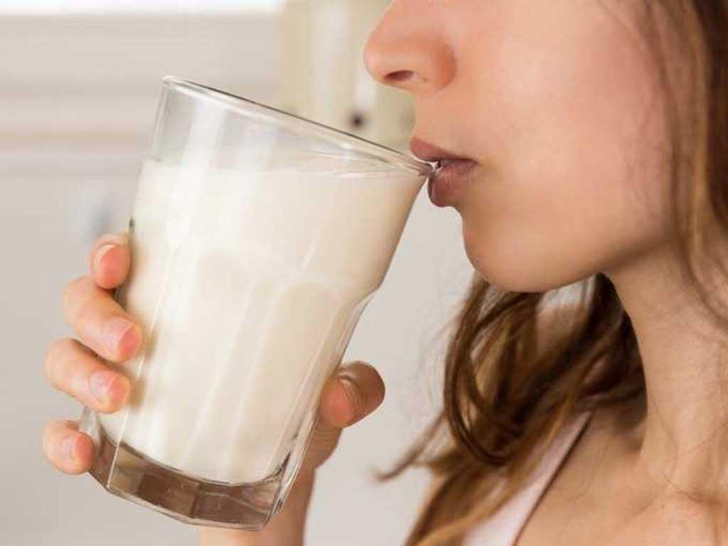 Uống sữa vào ban đêm có tốt không? 1
