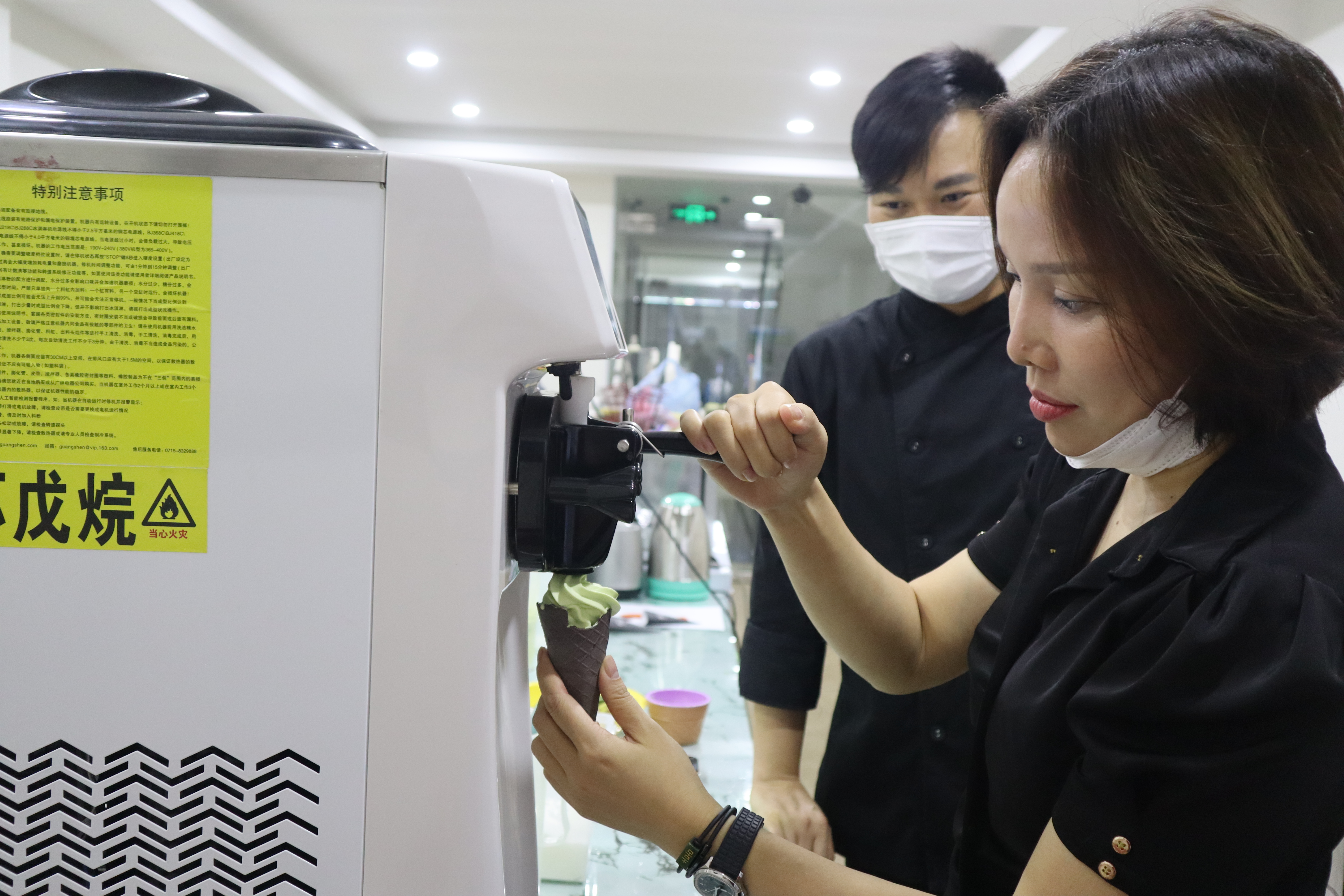 KHÓA HỌC LÀM KEM TƯƠI - CHEF TANLY LE