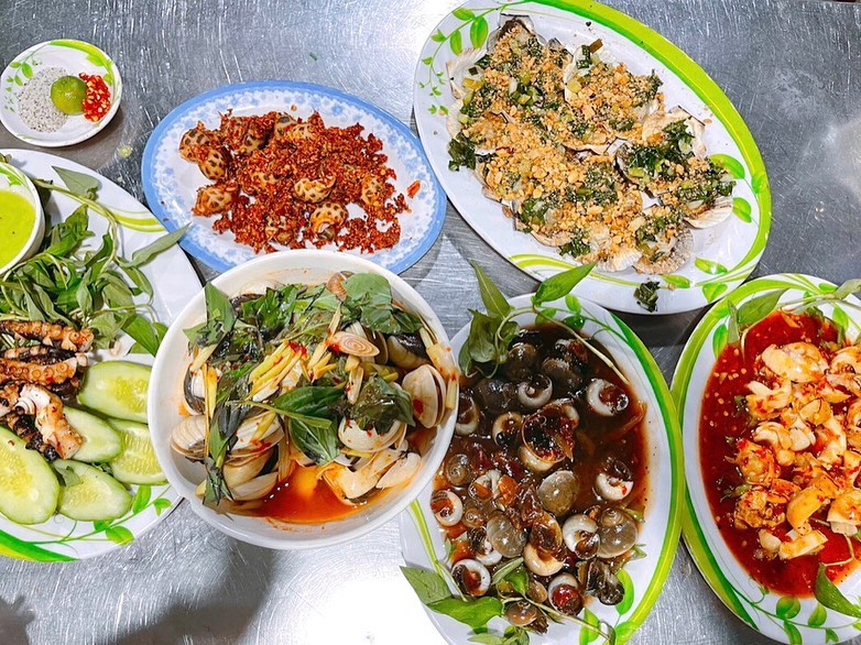 Quán ốc ngon Quận 1 -  15