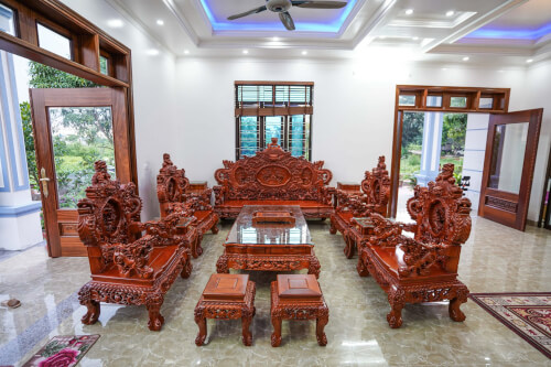 Cửa hàng đồ gỗ nội thất tại TPHCM 1