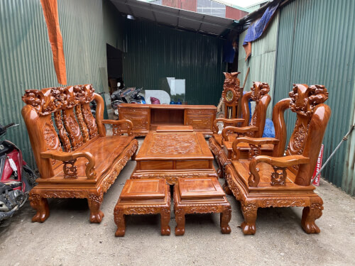 Cửa hàng đồ gỗ nội thất tại TPHCM 3