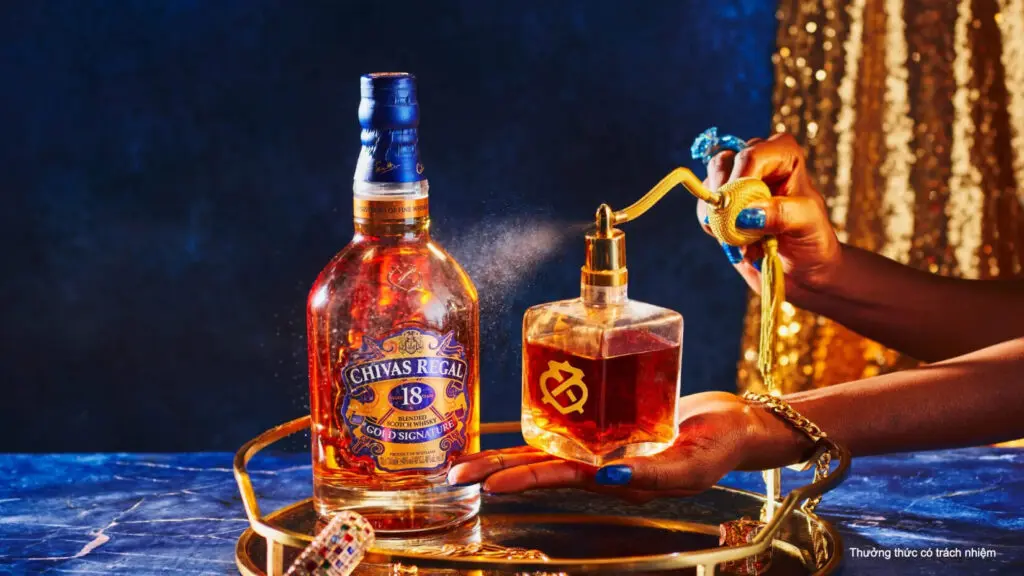 Chivas 18 Regal sở hữu thiết kế sang trọng, ấn tượng
