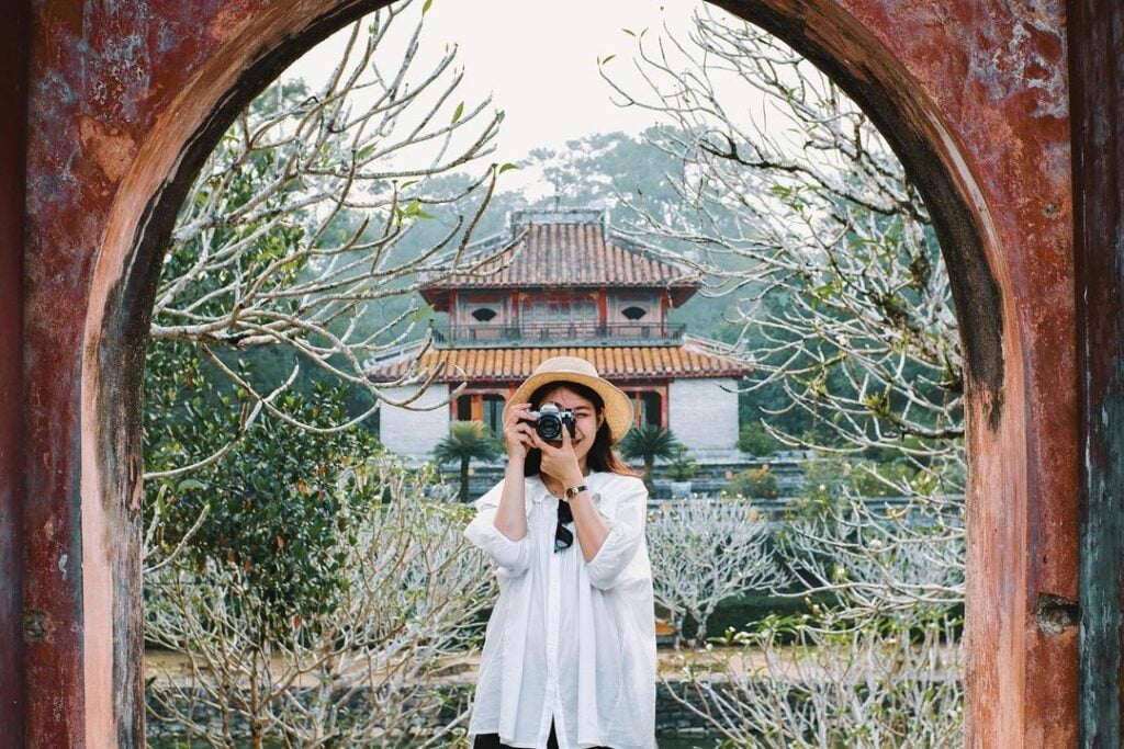Các lễ hội truyền thống của Huế luôn thu hút lượng lớn khách du lịch đến tham gia và trải nghiệm