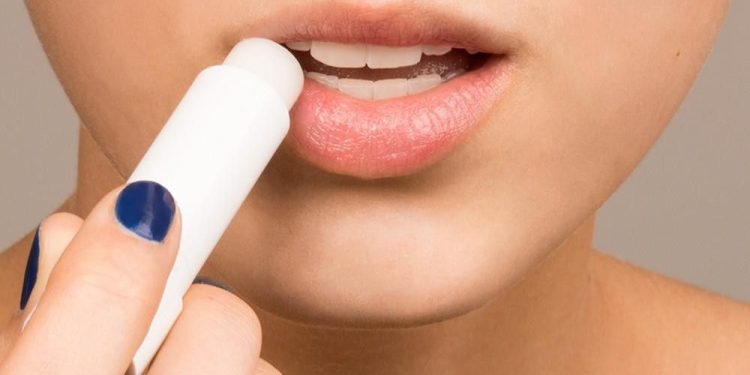 Những điều Bạn Cần Phải Biết Về Thành Phần Một Thỏi Son Dưỡng Môi Tốt