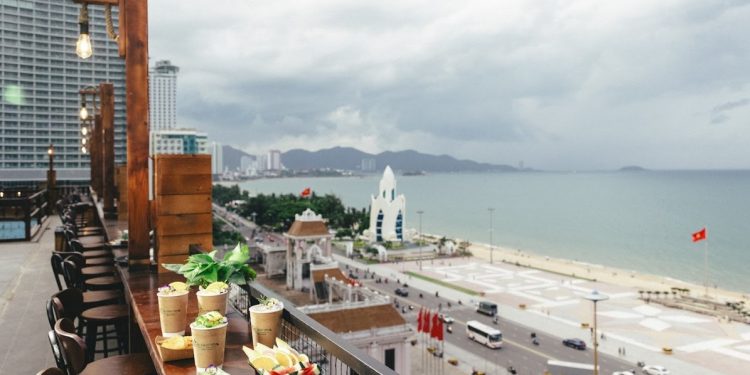 chon-binh-yen-coffee-nha-trang-quan-cafe-view-bien-nha-trang-24h-2