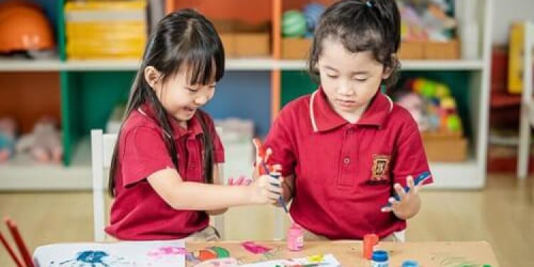 Ba mẹ chú ý không nên mua tất cả những món đồ chơi mà con thích