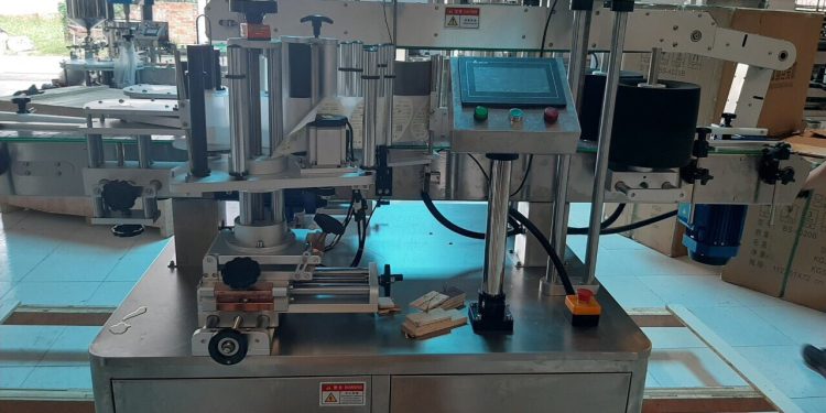 Máy Dán Nhãn Chai Vuông Tự Động