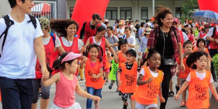 Học sinh trường quốc tếtrong một sự kiện chạy bộ gây quỹ từ thiện năm 2018. Ảnh: Dương Tâm